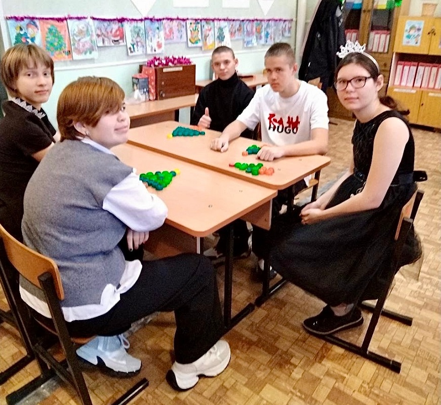 Новый год к нам мчится !.