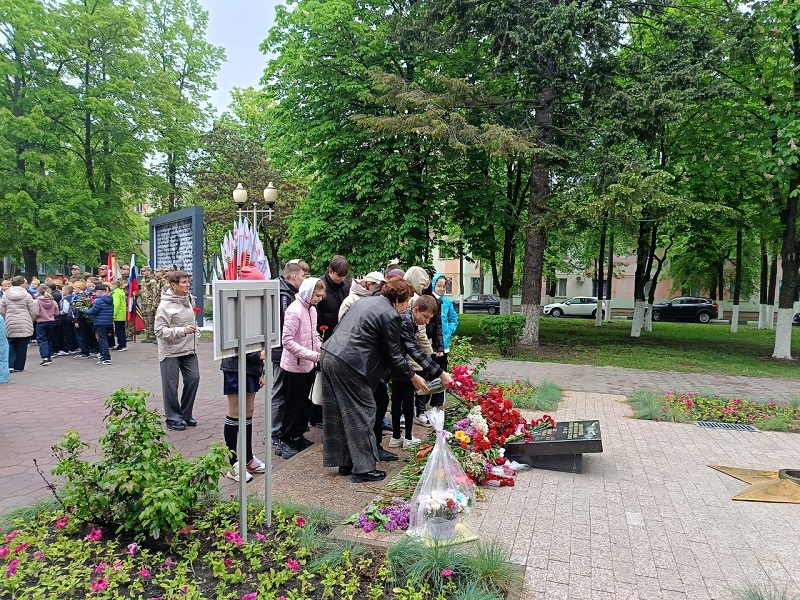 возложение цветов.