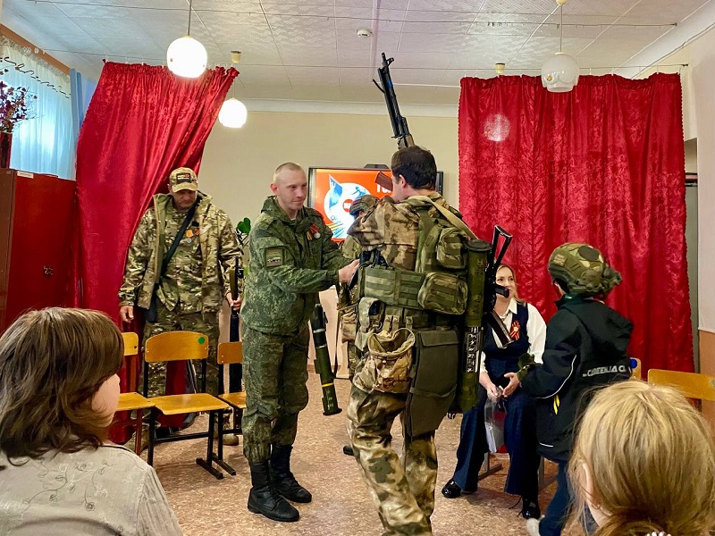 Участники СВО в гостях у школьников.